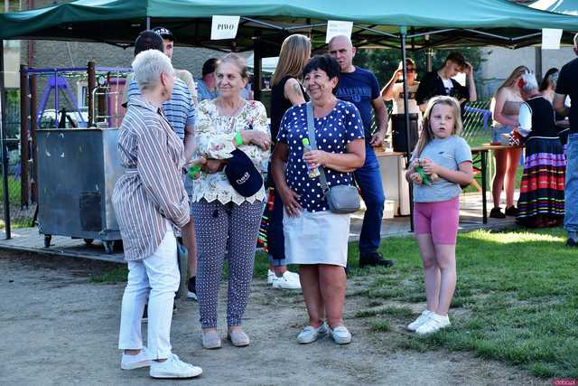 [WIDEO/FOTO] Występy, smaczne jadło i swojski klimat na Festynie Strażackim w Sieroszowie