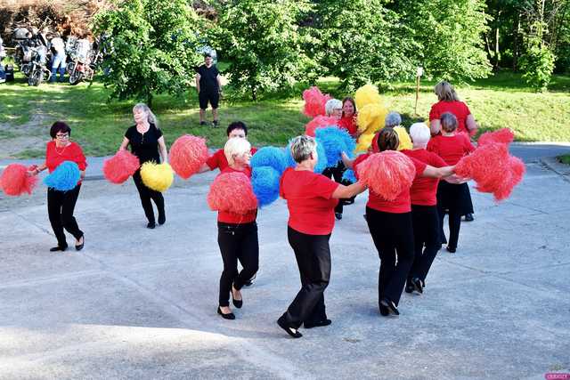 [WIDEO/FOTO] Występy, smaczne jadło i swojski klimat na Festynie Strażackim w Sieroszowie