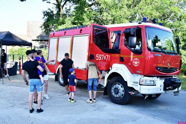 [WIDEO/FOTO] Występy, smaczne jadło i swojski klimat na Festynie Strażackim w Sieroszowie