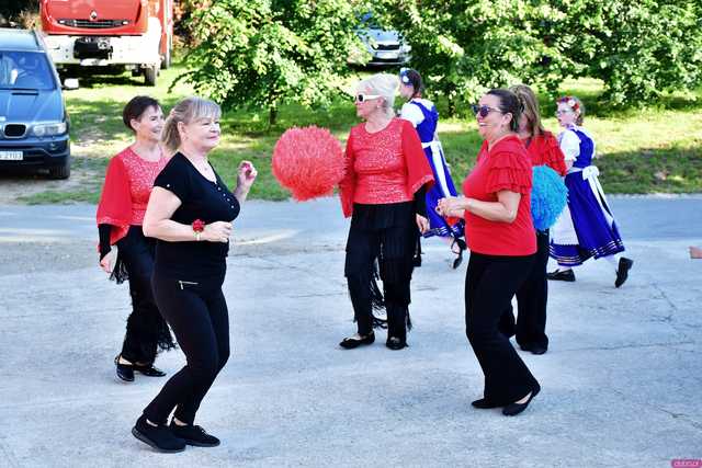 [WIDEO/FOTO] Występy, smaczne jadło i swojski klimat na Festynie Strażackim w Sieroszowie