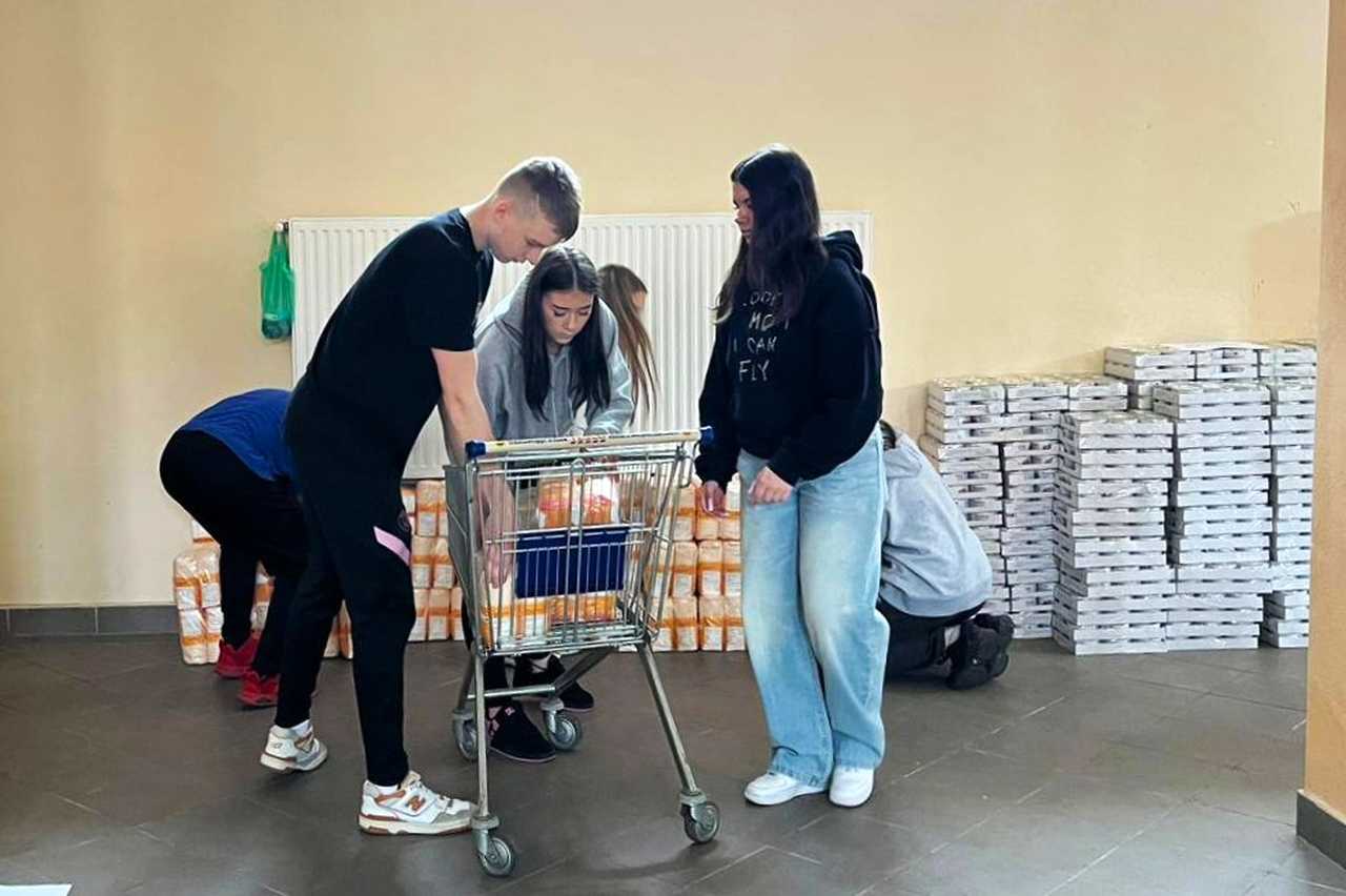 [FOTO] Ziębickie Koło Brata Alberta znowu z rekordem. 18 ton żywności trafiło do potrzebujących