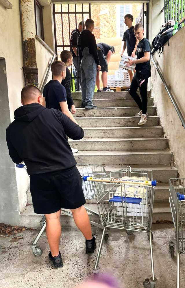 [FOTO] Ziębickie Koło Brata Alberta znowu z rekordem. 18 ton żywności trafiło do potrzebujących