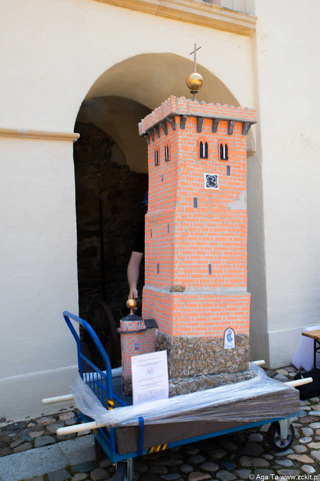 [FOTO] Szykowne stroje, uroczysty pochód i dobra zabawa! Międzypokoleniowa Biesiada Historyczna na ząbkowickim zamku