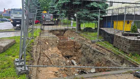 [FOTO] Ruszyła inwestycja za ponad 8 milionów. Jak wyglądają prace nad modernizacją sieci ciepłowniczej w Ząbkowicach?