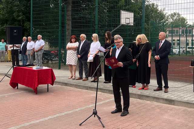 Najlepsi uczniowie szkół ponadpodstawowych z Powiatu Ząbkowickiego nagrodzeni przez Zarząd Powiatu