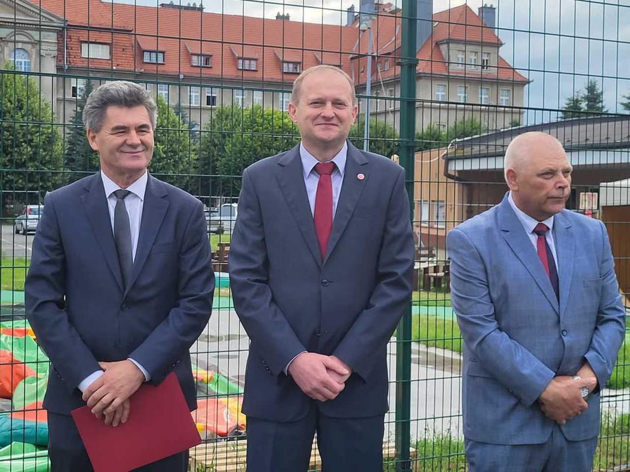 Najlepsi uczniowie szkół ponadpodstawowych z Powiatu Ząbkowickiego nagrodzeni przez Zarząd Powiatu