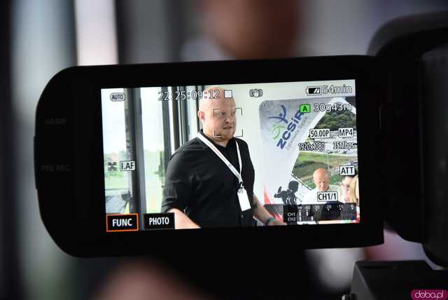 [WIDEO, FOTO] Z czym muszą mierzyć się młodzi ludzie? Zamiast mówić o problemach, postawmy wyzwania. O tym, jak wspierać młodych lokalnie