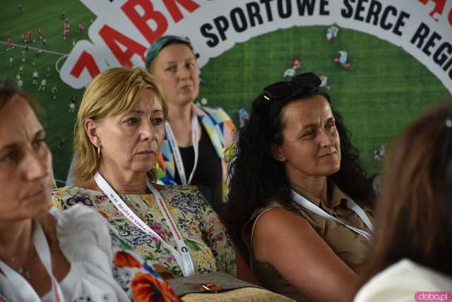 [WIDEO, FOTO] Z czym muszą mierzyć się młodzi ludzie? Zamiast mówić o problemach, postawmy wyzwania. O tym, jak wspierać młodych lokalnie