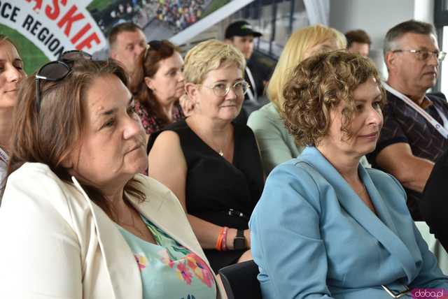 [WIDEO, FOTO] Z czym muszą mierzyć się młodzi ludzie? Zamiast mówić o problemach, postawmy wyzwania. O tym, jak wspierać młodych lokalnie