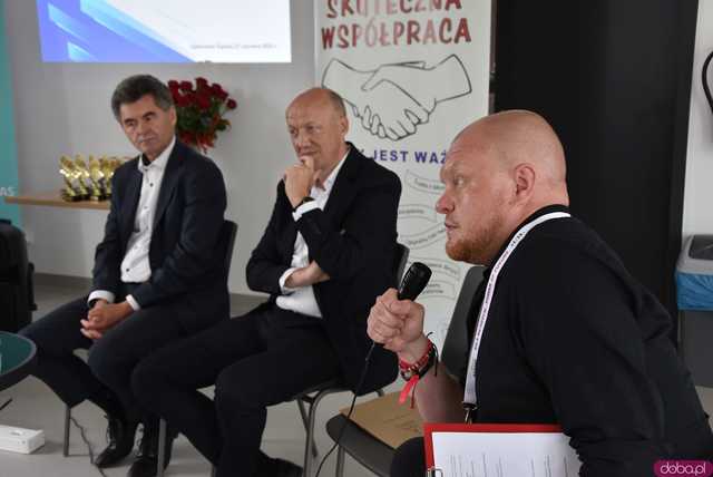 [WIDEO, FOTO] Z czym muszą mierzyć się młodzi ludzie? Zamiast mówić o problemach, postawmy wyzwania. O tym, jak wspierać młodych lokalnie