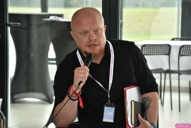 [WIDEO, FOTO] Z czym muszą mierzyć się młodzi ludzie? Zamiast mówić o problemach, postawmy wyzwania. O tym, jak wspierać młodych lokalnie