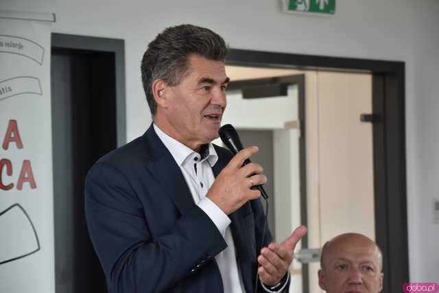 [WIDEO, FOTO] Z czym muszą mierzyć się młodzi ludzie? Zamiast mówić o problemach, postawmy wyzwania. O tym, jak wspierać młodych lokalnie