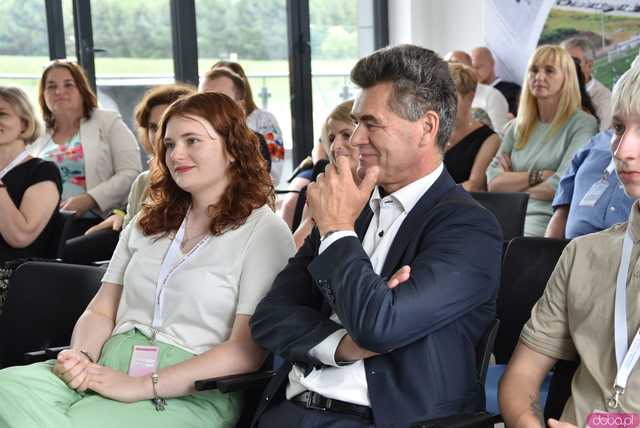 [WIDEO, FOTO] Z czym muszą mierzyć się młodzi ludzie? Zamiast mówić o problemach, postawmy wyzwania. O tym, jak wspierać młodych lokalnie