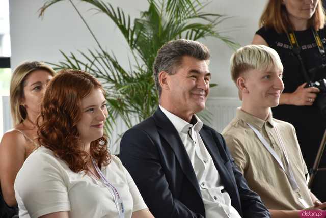[WIDEO, FOTO] Z czym muszą mierzyć się młodzi ludzie? Zamiast mówić o problemach, postawmy wyzwania. O tym, jak wspierać młodych lokalnie