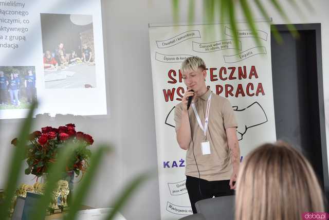 [WIDEO, FOTO] Z czym muszą mierzyć się młodzi ludzie? Zamiast mówić o problemach, postawmy wyzwania. O tym, jak wspierać młodych lokalnie