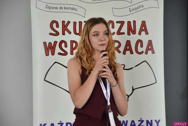 [WIDEO, FOTO] Z czym muszą mierzyć się młodzi ludzie? Zamiast mówić o problemach, postawmy wyzwania. O tym, jak wspierać młodych lokalnie