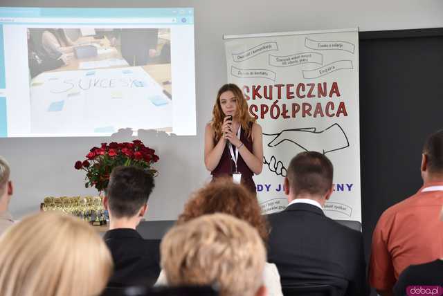 [WIDEO, FOTO] Z czym muszą mierzyć się młodzi ludzie? Zamiast mówić o problemach, postawmy wyzwania. O tym, jak wspierać młodych lokalnie
