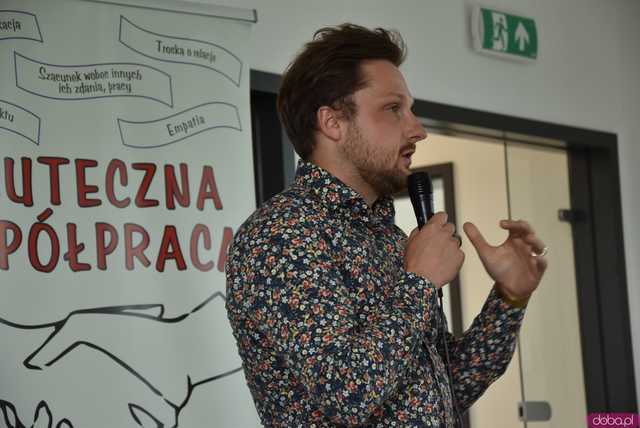 [WIDEO, FOTO] Z czym muszą mierzyć się młodzi ludzie? Zamiast mówić o problemach, postawmy wyzwania. O tym, jak wspierać młodych lokalnie