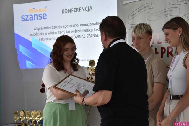 [WIDEO, FOTO] Z czym muszą mierzyć się młodzi ludzie? Zamiast mówić o problemach, postawmy wyzwania. O tym, jak wspierać młodych lokalnie