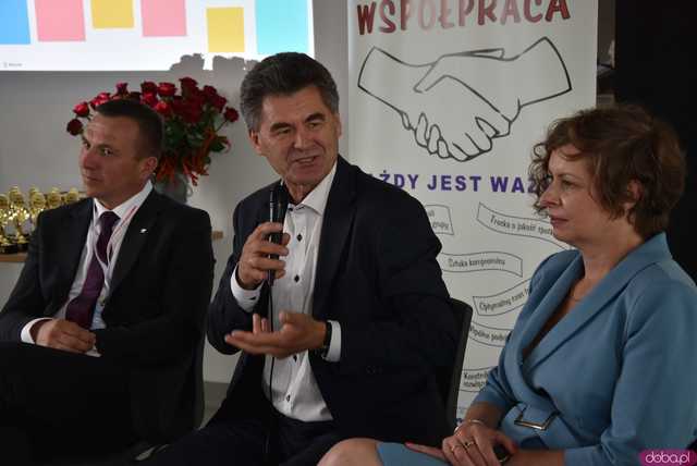 [WIDEO, FOTO] Z czym muszą mierzyć się młodzi ludzie? Zamiast mówić o problemach, postawmy wyzwania. O tym, jak wspierać młodych lokalnie