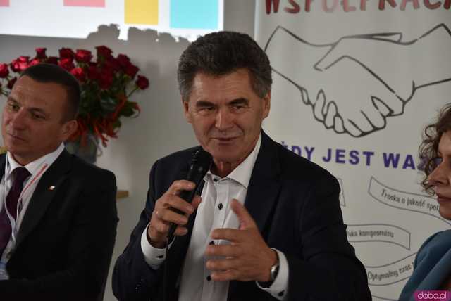 [WIDEO, FOTO] Z czym muszą mierzyć się młodzi ludzie? Zamiast mówić o problemach, postawmy wyzwania. O tym, jak wspierać młodych lokalnie