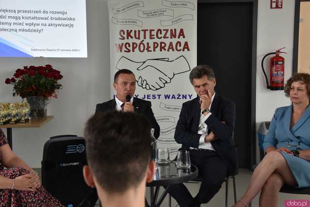 [WIDEO, FOTO] Z czym muszą mierzyć się młodzi ludzie? Zamiast mówić o problemach, postawmy wyzwania. O tym, jak wspierać młodych lokalnie