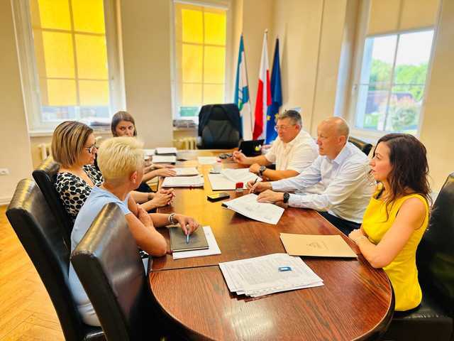 Mundi pozostaje operatorem Ziębickiej Komunikacji Autobusowej. Podpisano umowę 