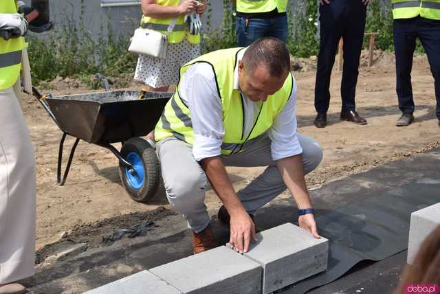 [WIDEO, FOTO] Symboliczny początek budowy bloku przy ul. Różanej w Ziębicach