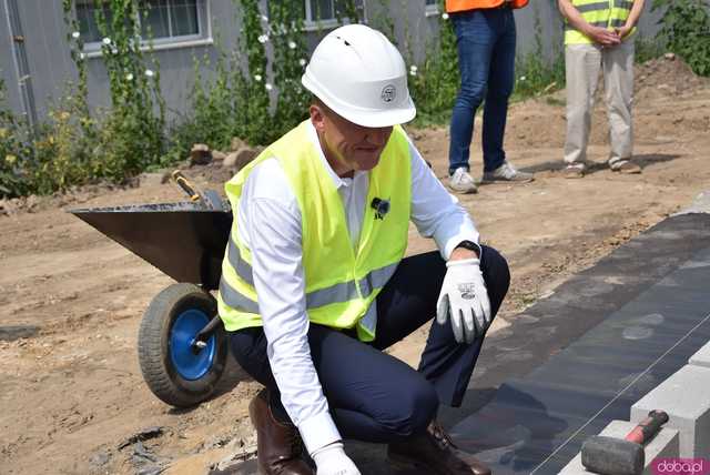 [WIDEO, FOTO] Symboliczny początek budowy bloku przy ul. Różanej w Ziębicach