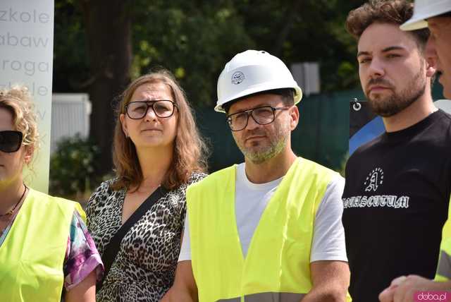 [WIDEO, FOTO] Symboliczny początek budowy bloku przy ul. Różanej w Ziębicach