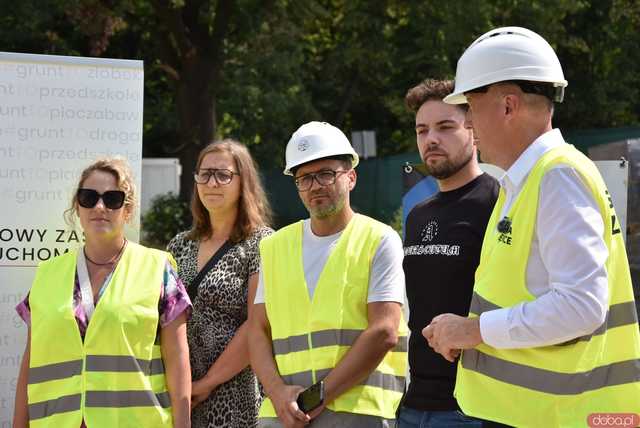 [WIDEO, FOTO] Symboliczny początek budowy bloku przy ul. Różanej w Ziębicach
