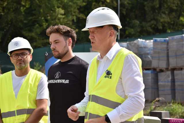 [WIDEO, FOTO] Symboliczny początek budowy bloku przy ul. Różanej w Ziębicach