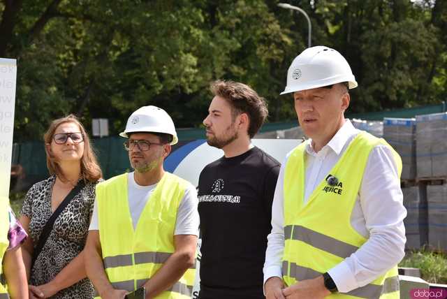 [WIDEO, FOTO] Symboliczny początek budowy bloku przy ul. Różanej w Ziębicach