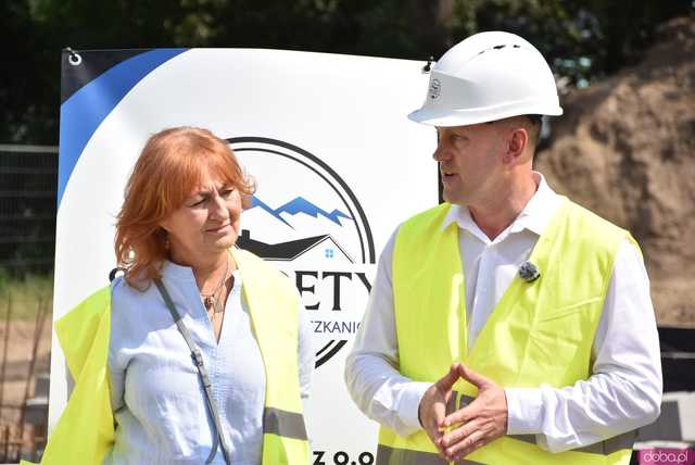 [WIDEO, FOTO] Symboliczny początek budowy bloku przy ul. Różanej w Ziębicach