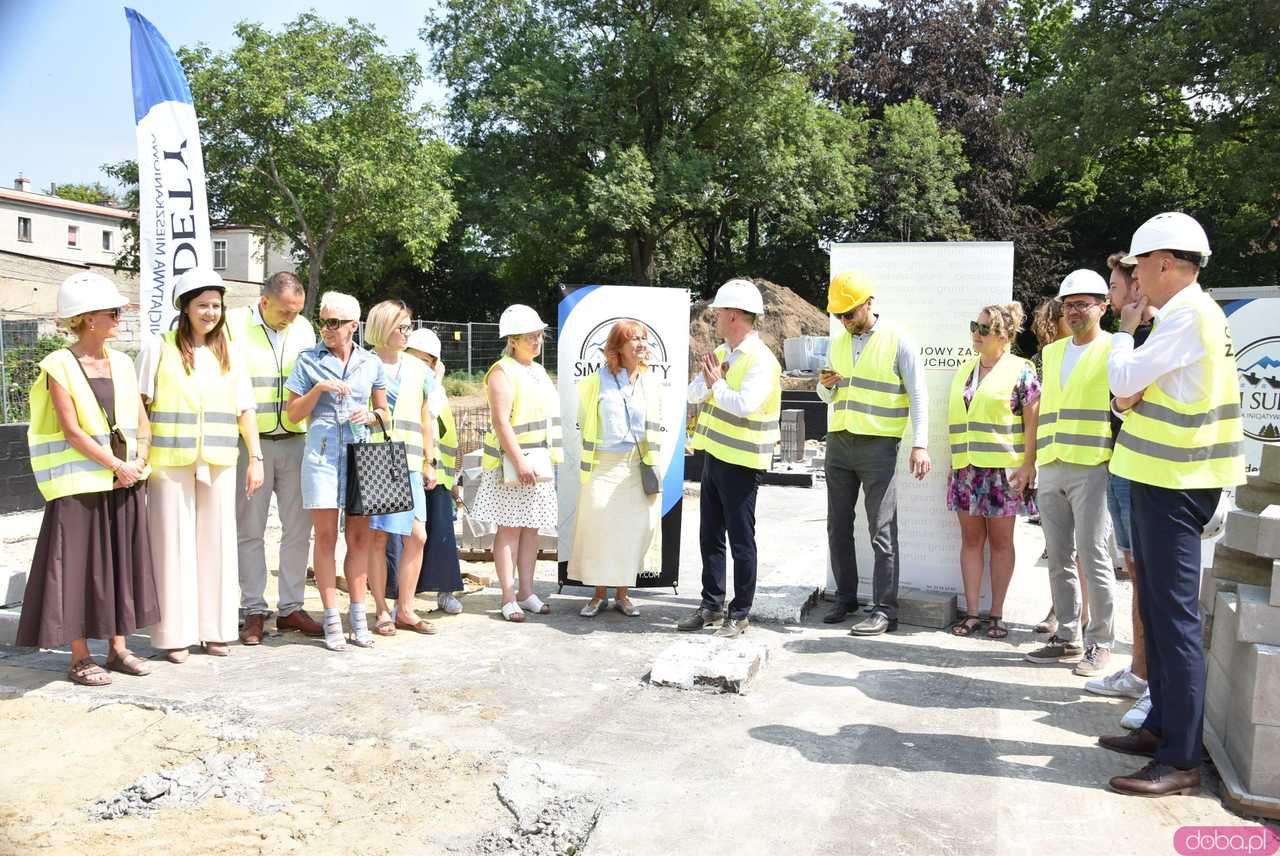 [WIDEO, FOTO] Symboliczny początek budowy bloku przy ul. Różanej w Ziębicach