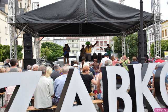 [FOTO, WIDEO] Wakacyjna Scena Muzyczna w Ząbkowicach Śląskich trwa w najlepsze. Tym razem afrykańskie rytmy porwały mieszkańców 