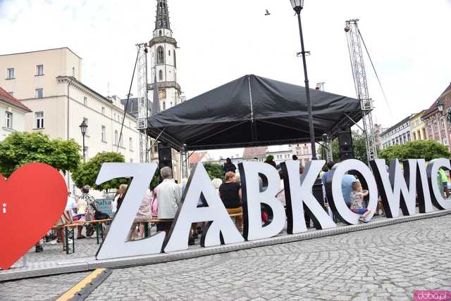 [FOTO, WIDEO] Wakacyjna Scena Muzyczna w Ząbkowicach Śląskich trwa w najlepsze. Tym razem afrykańskie rytmy porwały mieszkańców 