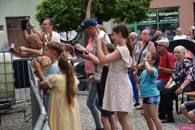 [FOTO, WIDEO] Wakacyjna Scena Muzyczna w Ząbkowicach Śląskich trwa w najlepsze. Tym razem afrykańskie rytmy porwały mieszkańców 