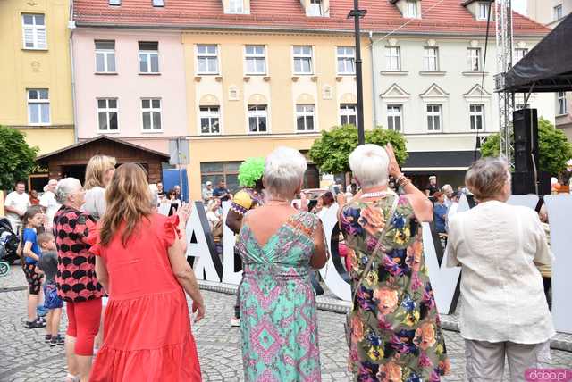 [FOTO, WIDEO] Wakacyjna Scena Muzyczna w Ząbkowicach Śląskich trwa w najlepsze. Tym razem afrykańskie rytmy porwały mieszkańców 