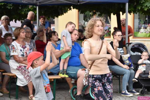 [FOTO, WIDEO] Wakacyjna Scena Muzyczna w Ząbkowicach Śląskich trwa w najlepsze. Tym razem afrykańskie rytmy porwały mieszkańców 