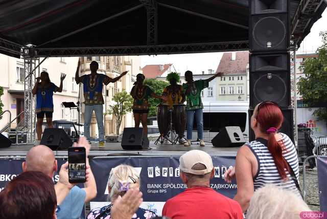 [FOTO, WIDEO] Wakacyjna Scena Muzyczna w Ząbkowicach Śląskich trwa w najlepsze. Tym razem afrykańskie rytmy porwały mieszkańców 