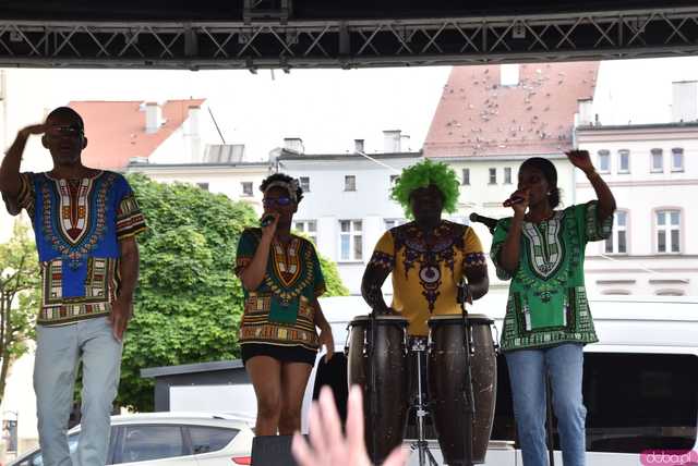 [FOTO, WIDEO] Wakacyjna Scena Muzyczna w Ząbkowicach Śląskich trwa w najlepsze. Tym razem afrykańskie rytmy porwały mieszkańców 