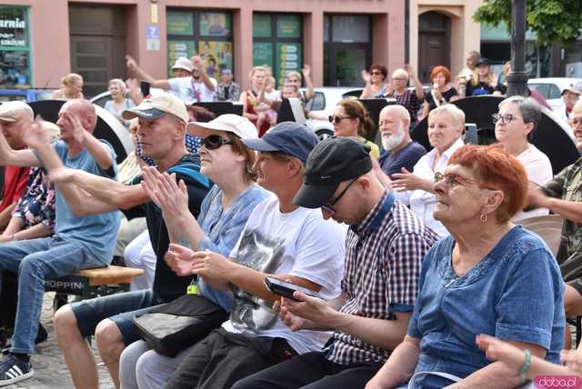 [FOTO, WIDEO] Wakacyjna Scena Muzyczna w Ząbkowicach Śląskich trwa w najlepsze. Tym razem afrykańskie rytmy porwały mieszkańców 