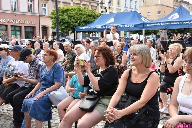 [FOTO, WIDEO] Wakacyjna Scena Muzyczna w Ząbkowicach Śląskich trwa w najlepsze. Tym razem afrykańskie rytmy porwały mieszkańców 