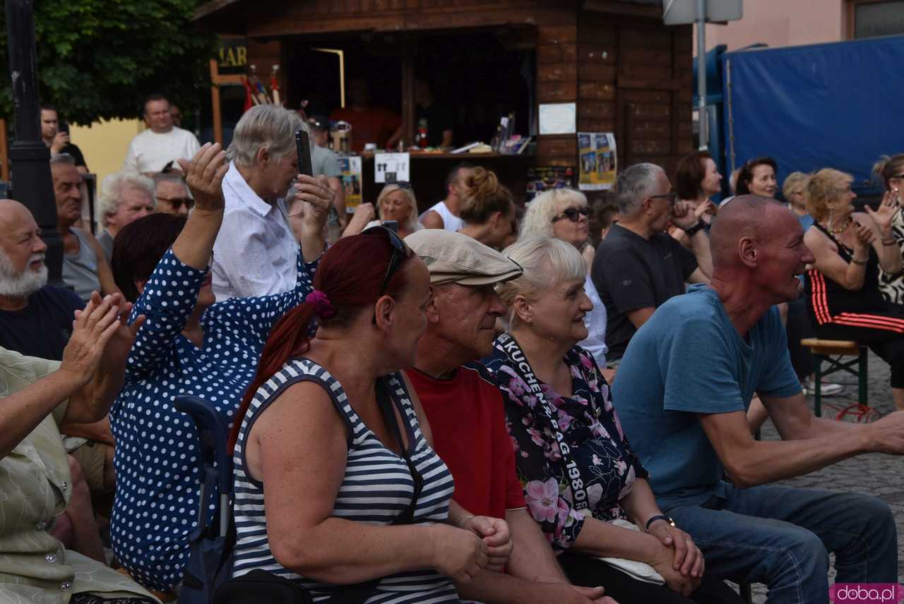 [FOTO, WIDEO] Wakacyjna Scena Muzyczna w Ząbkowicach Śląskich trwa w najlepsze. Tym razem afrykańskie rytmy porwały mieszkańców 