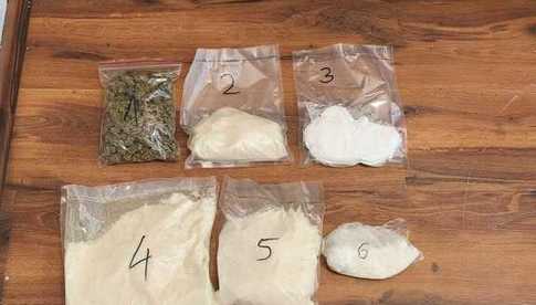 [FOTO] Policjanci z Ząbkowic Śląskich zabezpieczyli blisko 2,5 kg narkotyków