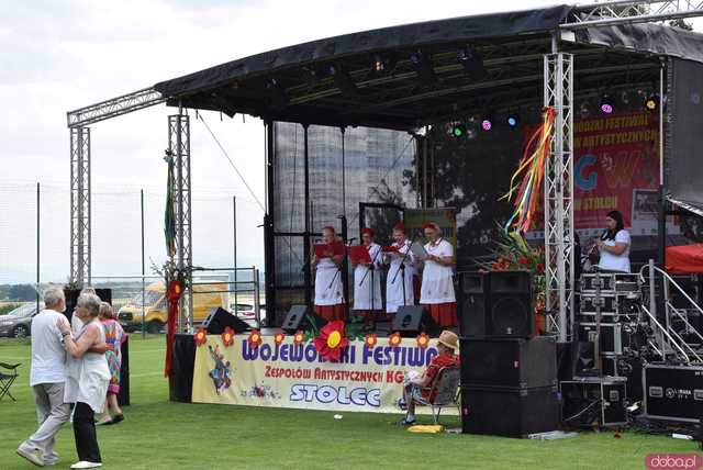 [FOTO, WIDEO] Tradycję trzeba pielęgnować Za nami XXVIII edycja Wojewódzkiego Festiwalu Zespołów Artystycznych KGW w Stolcu