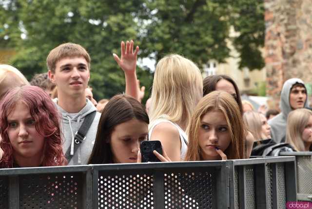 [FOTO] donGURALesko rozpoczął Dni i Noce Krzywej Wieży 2025