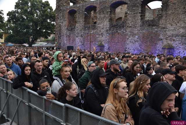 [FOTO] Guzior na żywo w Ząbkowicach Śląskich. Z tym rapem to fajnie tak pykło 