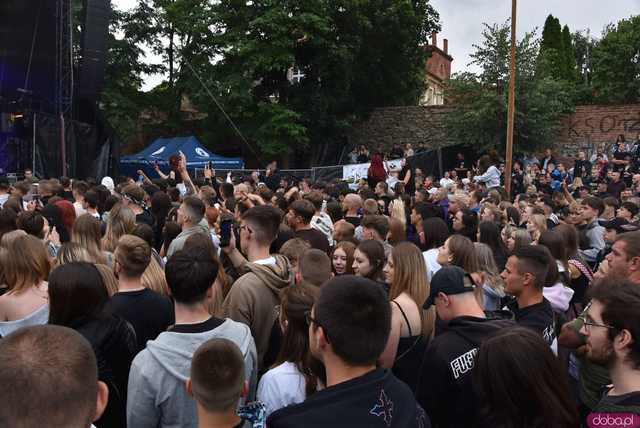 [FOTO] Guzior na żywo w Ząbkowicach Śląskich. Z tym rapem to fajnie tak pykło 
